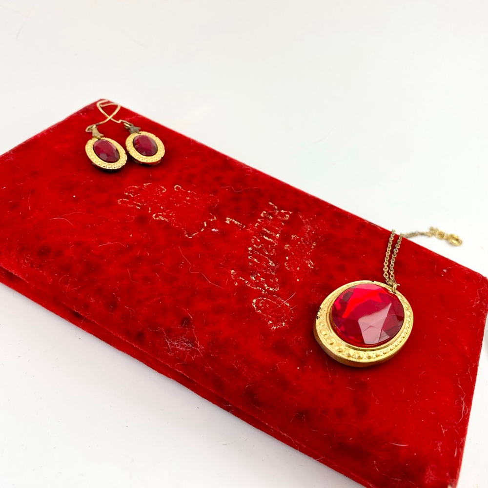 Vintage Jeweline Red Jewel Glass Gold Tone Necklace & Earrings Set. - Picture 6 of 7